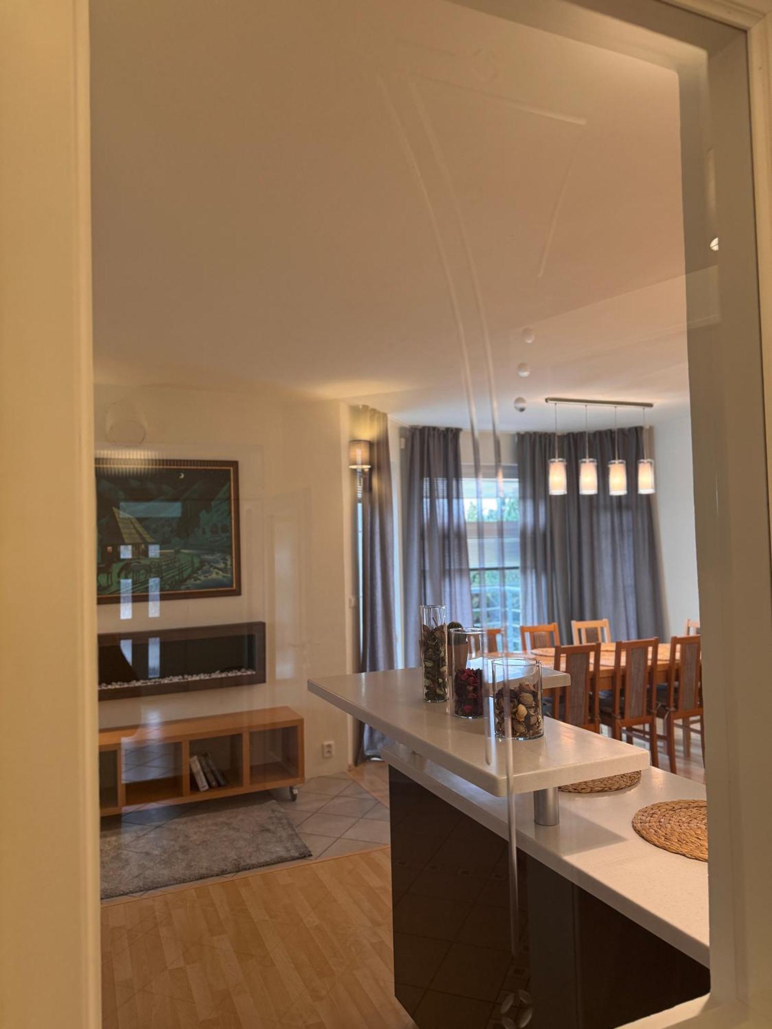 Diamondvilla, 4 Bedroom Apartment, Garden & Spa Praga Esterno foto